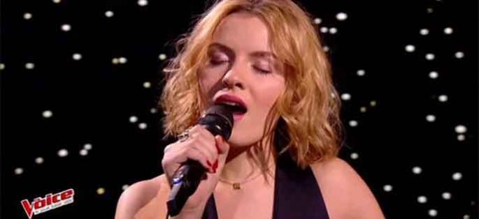 Replay “The Voice” : Hélène chante « La Ceinture » d’Elodie Frégé (vidéo)