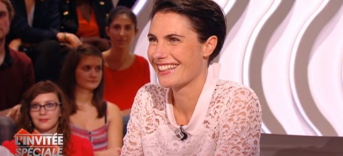 Alessandra Sublet annonce qu&quot;elle reste sur France 5 dans “Le Petit Journal” (vidéo)