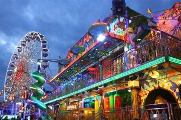 « Parc Astérix, fêtes foraines : la guerre des loisirs à sensation » sur RMC Story lundi 15 juillet 2024