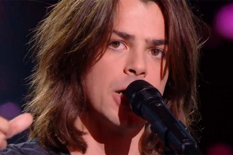 "The Voice" : TF1 dévoile l'audition de Baptiste Santoria et sa reprise de "Mourir sur scène" de Dalida - Vidéo