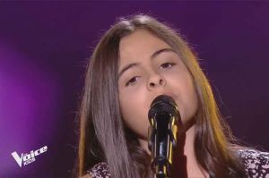 Replay “The Voice Kids” : Eva chante « Down on my knees » d’Ayo (vidéo)