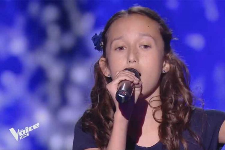 Replay “The Voice Kids” : Eva chante « La foule » d’Edith Piaf (vidéo)